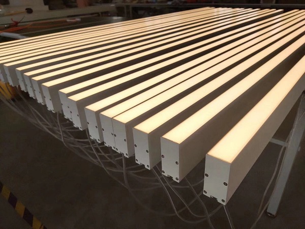 LED Linear Light Manufacturing 0003 (en inglés)