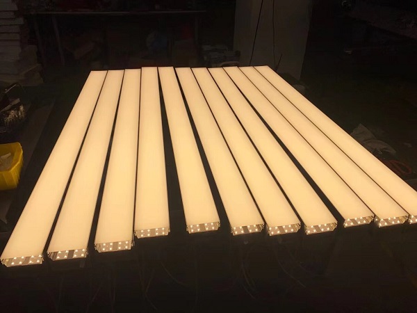 LED Linear Light Manufacturing 0005 (en inglés)